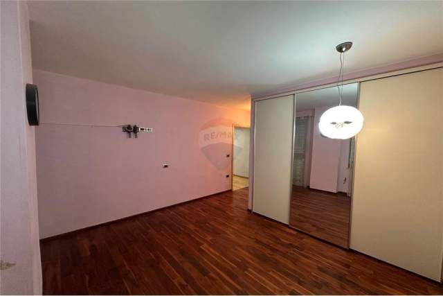 Tirane, shitet apartament 3+1+A 133 m² 200.000 Euro