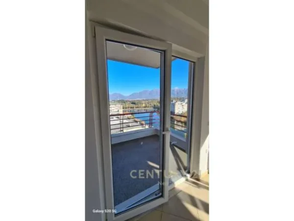 Tirane, jepet me qera apartament 2+1+BLK Kati 4, 90 m² 500 Euro (Liqeni i Thate)