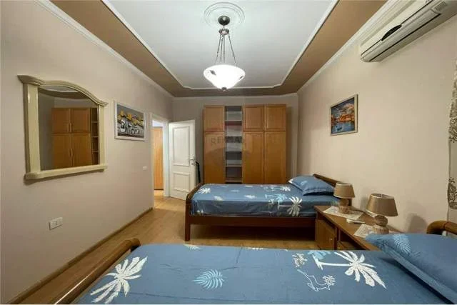 Tirane, jepet me qera apartament 2+1 120 m² 1.200 Euro
