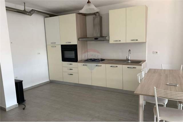 Tirane, jepet me qera apartament 2+1+A Kati 3, 92 m² 550 Euro (Rruga Frosina Plaku)