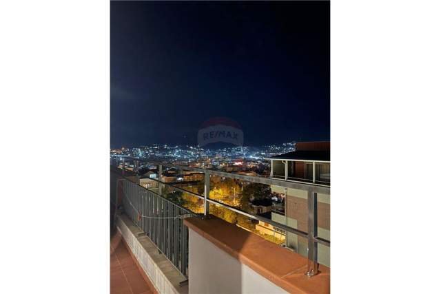 Tirane, jepet me qera apartament 2+1 Kati 7, 84 m² 500 Euro (Shkolla e Bashkuar)