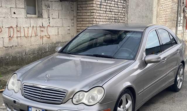 Tirane, shitet makine Benz C Viti 2005, 4.400 Euro