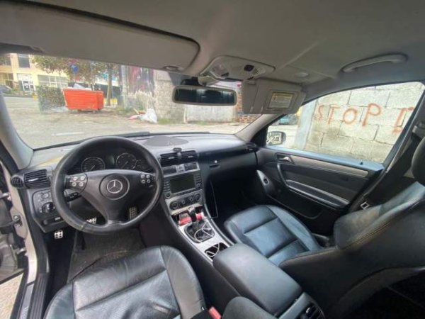 Tirane, shitet makine Benz C Viti 2005, 4.400 Euro