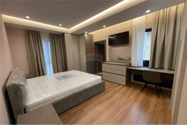 Tirane, jepet me qera apartament 2+1+BLK 108 m² 800 Euro