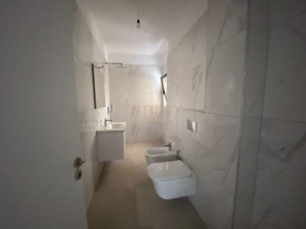 Tirane, shitet apartament 2+1+BLK Kati 8, 83 m² 191.100 Euro (Rr.Dibres)