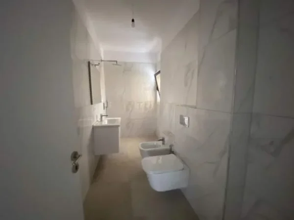 Tirane, shitet apartament 2+1+BLK Kati 8, 83 m² 191.100 Euro (Rr.Dibres)