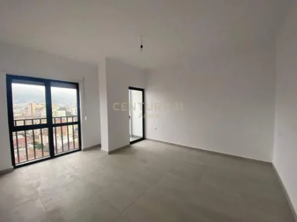 Tirane, jepet me qera apartament 2+1 Kati 8, 83 m² 600 Euro (Ruga e dibres)