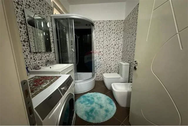 Tirane, jepet me qera apartament duplex 3+1+BLK Kati 1, 180 m² 1.200 Euro