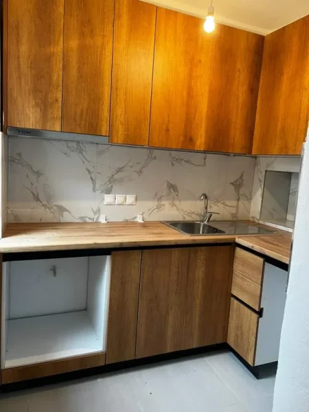 Tirane, jepet me qera apartament 2+1 Kati 4, 80 m² 400 Euro (Rruga Elbasanit)