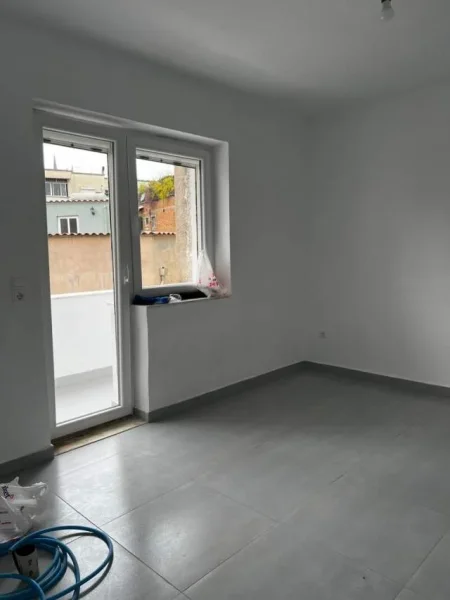 Tirane, jepet me qera apartament 2+1 Kati 4, 80 m² 400 Euro (Rruga Elbasanit)