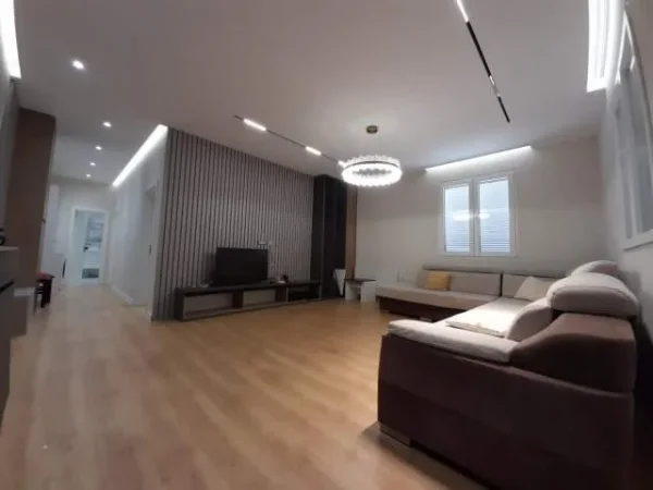 Tirane, jepet me qera apartament 2+1+BLK Kati 2, 550 Euro (5 maji)