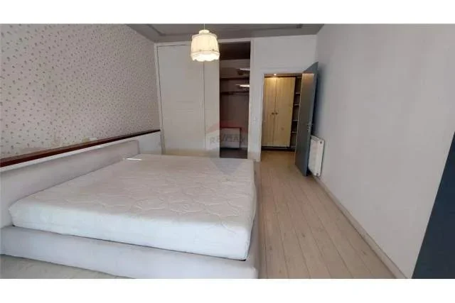 Tirane, jepet me qera apartament 2+1+BLK 120 m² 700 Euro