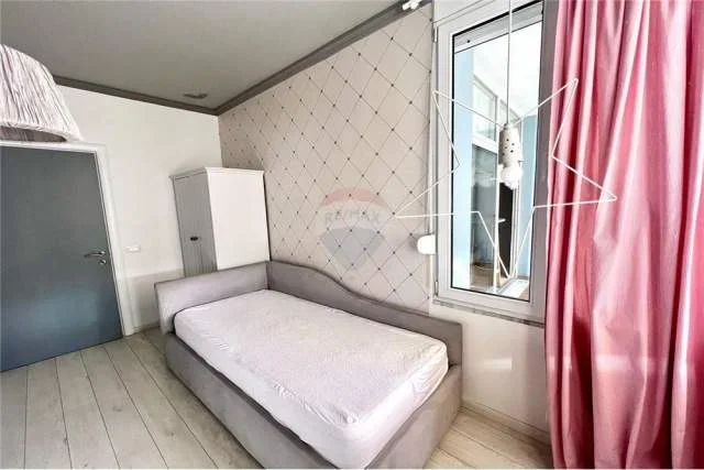 Tirane, jepet me qera apartament 2+1+BLK 120 m² 700 Euro