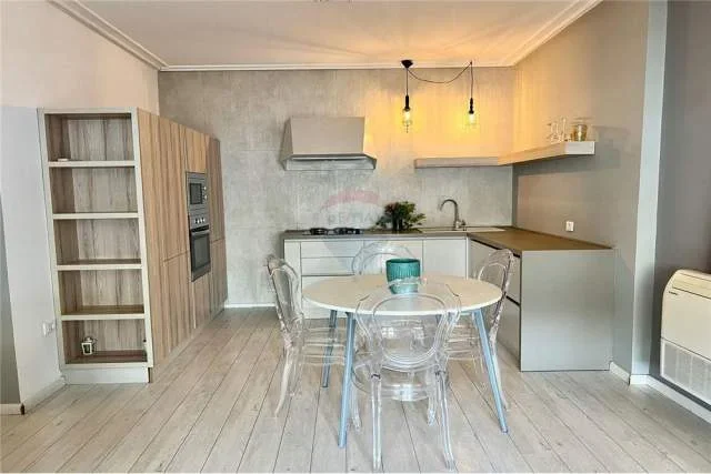 Tirane, jepet me qera apartament 2+1+BLK 120 m² 700 Euro