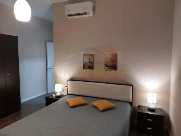 Tirane, jepet me qera apartament 2+1+BLK Kati 8, 118 m² 800 Euro (Rruga e Kavajes)