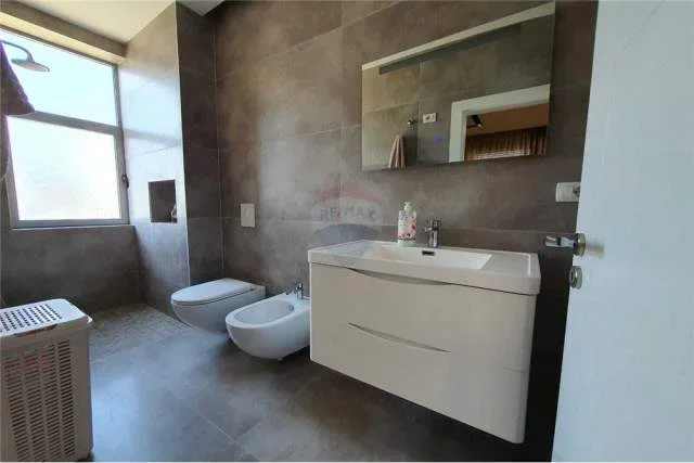 Tirane, shitet apartament 2+1 Kati 3, 95 m² 195.000 Euro (Liqeni i Thate)