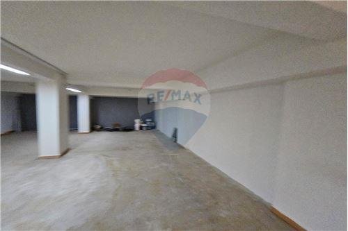 Tirane, shitet dyqan Kati 0, 589 m² 800.000  (Qemal Stafa)