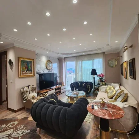 Tirane, jepet me qera apartament 2+1 145 m² (mbrapa Sky Tower)
