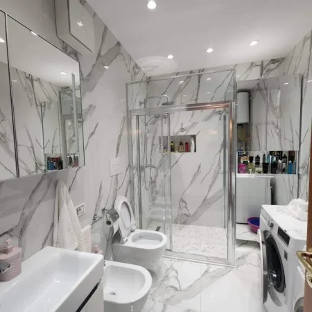 Tirane, jepet me qera apartament 2+1 145 m² (mbrapa Sky Tower)