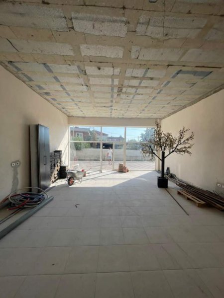 Tirane, shitet ambjent biznesi Kati 0, 90 m² 270.000 Euro (Ruga Simon Gjno)