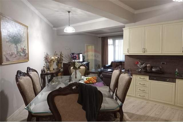 Tirane, shitet apartament 3+1+A+BLK Kati 3, 1.235 m² 259.000  (21 Dhjetori)