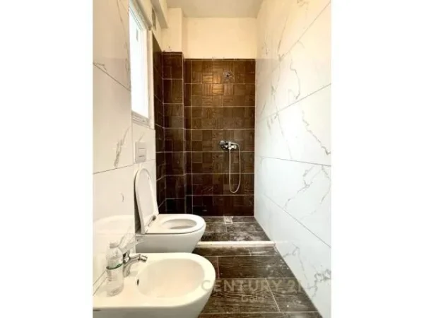 Tirane, shitet apartament 1+1+BLK Kati 4, 79 m² 149.500 Euro (Pazari i ri)