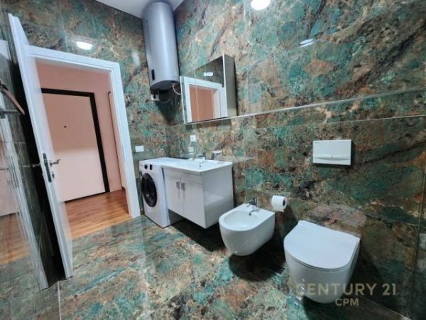 Tirane, jepet me qera apartament 2+1+BLK Kati 6, 116 m² 1.200 Euro (Komuna e parisit)