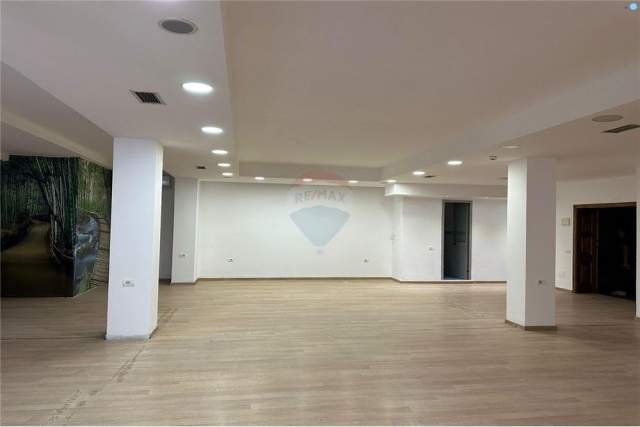 Tirane, jepet me qera dyqan Kati 2, 290 m² 3.000  (Shkolla e Baletit - Tregu Elektrik, Shqipëri)