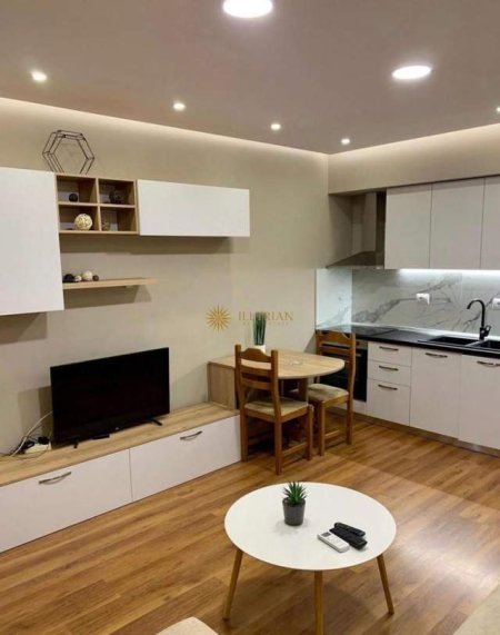 Tirane, jepet me qera apartament 1+1+BLK Kati 5, 75 m² 500 Euro (Rruga Kongresi Manastirit)