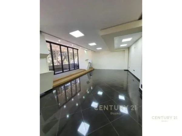 Tirane, jepet me qera ambjent biznesi Kati 1, 100 m² 1.000 Euro (don bosko)