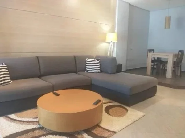 Tirane, jepet me qera apartament 1+1+A+BLK Kati 6, 77 m² 500 Euro (Komuna e Parisit)