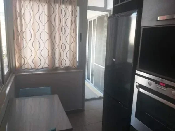 Tirane, jepet me qera apartament 1+1+A+BLK Kati 6, 77 m² 500 Euro (Komuna e Parisit)