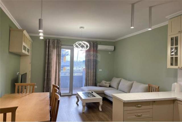 Tirane, shitet apartament 2+1 Kati 2, 110 m² 800  (Rruga e Kosovareve)