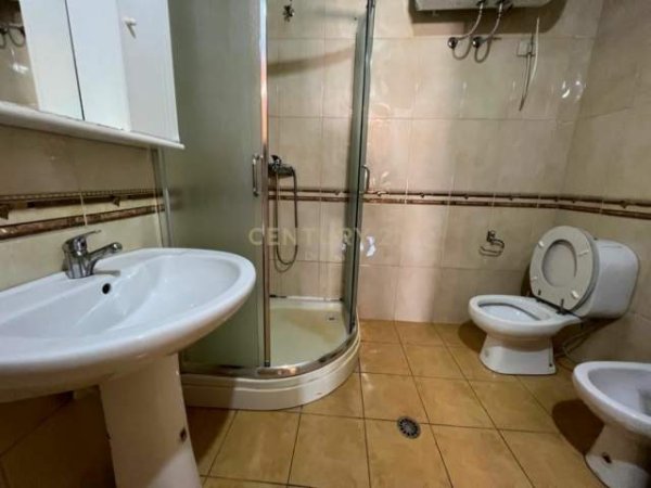 Tirane, jepet me qera apartament 3+1 Kati 6, 137 m² 1.000 Euro (Rruga Brigada VIII , Tirane)