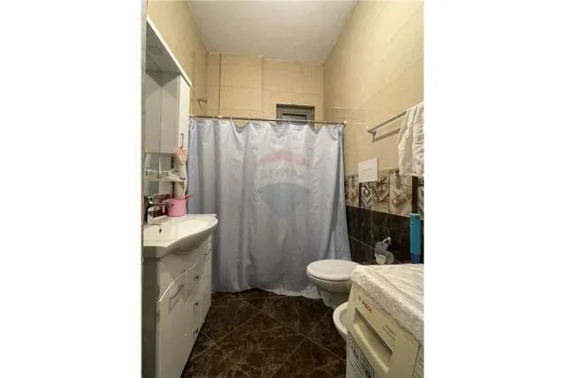 Tirane, jepet me qera apartament 2+1 Kati 7, 84 m² 500 Euro (Shkolla e Bashkuar)