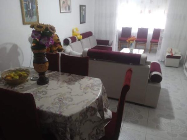 Tirane, shitet apartament 1+1 Kati 4, 55 m² 60.000 Euro (Rruga e Qelqit)