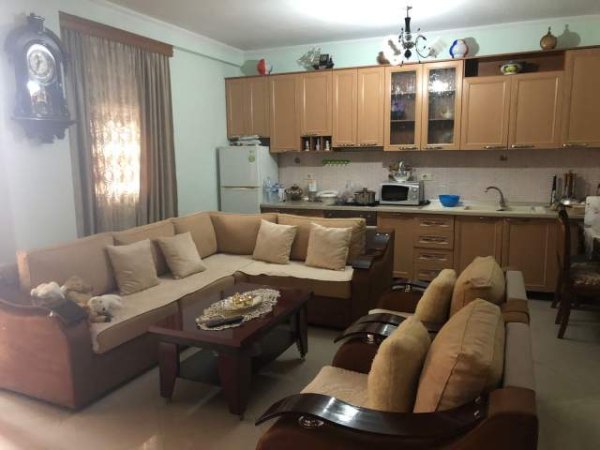 Tirane, shitet apartament 3+1 Kati 3, 105 m² 151.000 Euro (TE Materniteti i Ri)