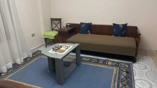 Tirane, jepet me qera apartament 1+1+BLK Kati 1, 65 m² 35.000 Leke (Tregu Elektrik ,Rruga Sali Nivica)
