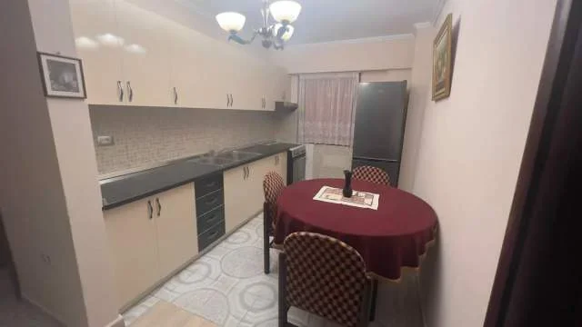Tirane, jepet me qera apartament 1+1+BLK Kati 1, 65 m² 35.000 Leke (Tregu Elektrik ,Rruga Sali Nivica)