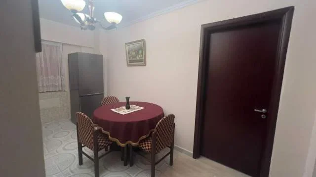 Tirane, jepet me qera apartament 1+1+BLK Kati 1, 65 m² 35.000 Leke (Tregu Elektrik ,Rruga Sali Nivica)