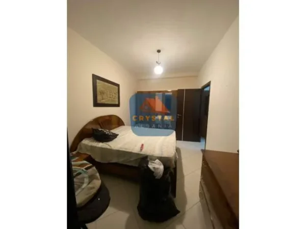 Tirane, jepet me qera apartament 1+1+A Kati 2, 60 m² 250 Euro (Vilat Amerikane)