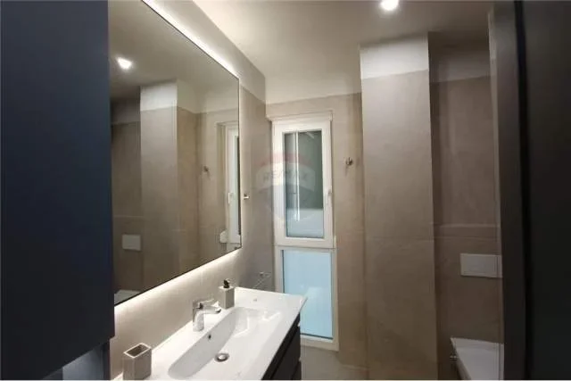 Tirane, jepet me qera apartament 2+1+BLK Kati 1, 126 m² 1.100 Euro (Liqeni i Thate)