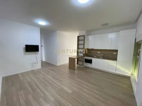 Tirane, jepet me qera 2+1+A+BLK 85 m² 400 Euro (Komplexi Mangalem)