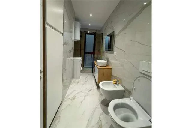 Tirane, jepet me qera apartament 2+1+BLK Kati 4, 95 m² 700 Euro (Astir)