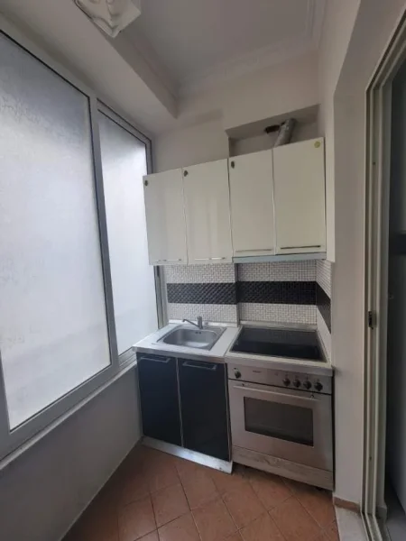 Tirane, jepet me qera apartament Kati 5, 40 m² 32.000 Leke (Teodor keko)