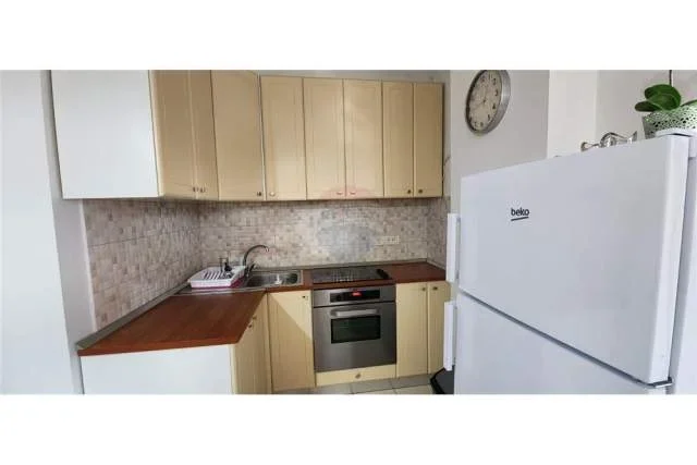 Tirane, jepet me qera apartament 1+1+BLK Kati 7, 79 m² 600 Euro (Stadiumi Qemal Stafa)