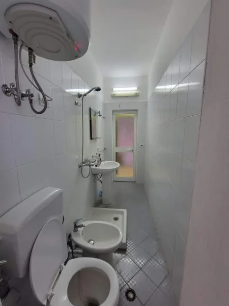 Tirane, jepet me qera apartament 1+1+A Kati 2, 55 m² 450 Euro (Rruga Dervish hekali)