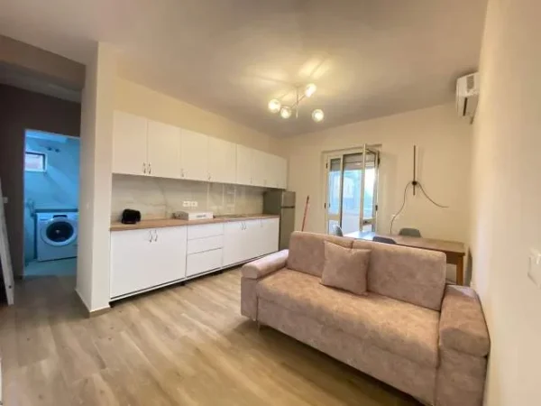 Tirane, jepet me qera apartament Kati 4, 65 m² 60.000 Leke (Rruga e Kavajes)