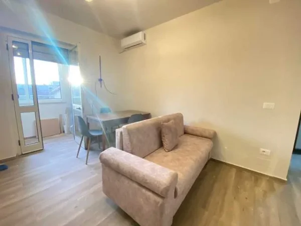 Tirane, jepet me qera apartament Kati 4, 65 m² 60.000 Leke (Rruga e Kavajes)