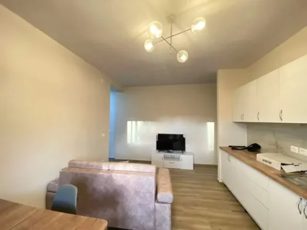 Tirane, jepet me qera apartament Kati 4, 65 m² 60.000 Leke (Rruga e Kavajes)